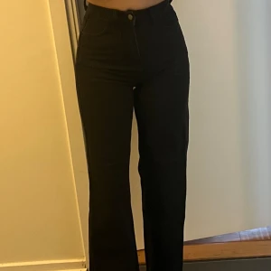 Momjeans  - Knappt använda storlek 34