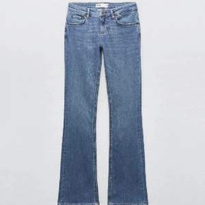 Low waist bootcut jeans från zara köpta här på plick men var tyvärr för små. skriv för bilder eller frågor🩷