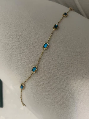 Armband i rostfritt stål - Armband i rostfritt stål med blå stenar. Nytt, användes en gång eller aldrig