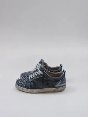 Christian Louboutin  - Storlek 40, Pris, 1299, Ny pris 8500kr, mocka med camouflage mönster/ hör av er vid minsta fråga✅