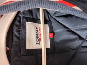 COLLEGIATE LETTERMAN JACKET  -  COLLEGIATE LETTERMAN JACKET -  från Tommy jeans .
