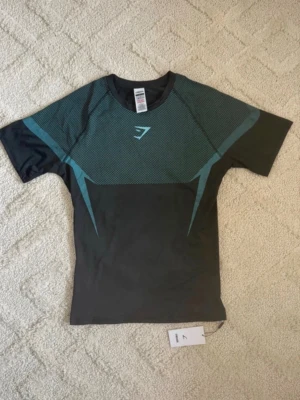 Gymshark Onyx V5 Tröja – Ljusblå - Gymshark Onyx V5 Tröja – Ljusblå 👕 Storlek: L 💙 Färg: Ljusblå ✨ Skick: Nyskick – endast testad 🧵 Modell: Onyx V5