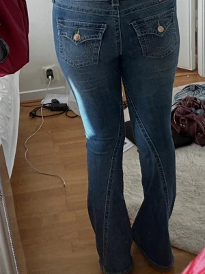 True religion jeans  - PRIS GÅR ATT DISKUTERA!Low Rise bootcut jeans från true religion i modellen joey , knappt använda , storlek W28
