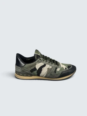Valentino rockrunner skor - Storlek: 42 || Skick: Mycket bra skick || Nypris: Ca 6000kr || Följ för liknande produkter 🌊🍾