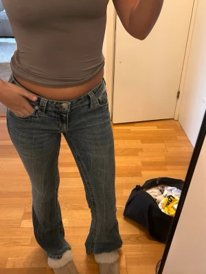 True religion jeans - Säljer ett par blåa true religion jeans i storlek 27, jag är 163cm lång💗 använda 1 gång (pris går att diskuteras)