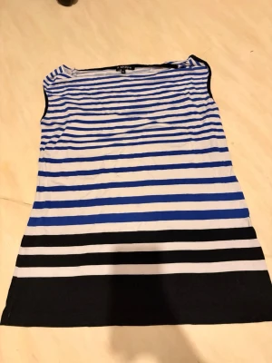 Nattlinne/linne - Säljer ett linne i strl XL men passar även som ett nattlinne om man har en mindre strl än XL. Själv som strl Xs/S funkar den bra som en nattlinne.