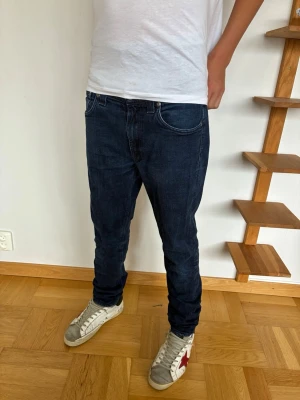 Nudie Lean Dean jeans  - Nudie Lean Dean jeans herr| pris:449kr| storlek:W32 L34| skick:9,8/10| hör av dig vid minsta lilla fråga eller fundering|