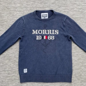 Stickad Morris tröja - Säljer nu denna riktigt feta Morris tröjan!🙌 Skick: 9/10🌟 Storlek: S🤝 Hör gärna av er om ni har några funderingar✅