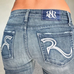Rock & republic jeans - Midjemått: 37cm rakt över, innerbenslängd: 88cm 💗