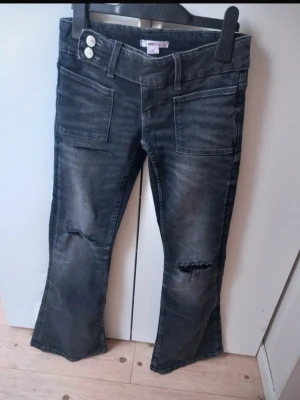 Gina jeans - Säljer dessa jeans åt min syster i storlek 146!! Hör av er om ni har frågor 