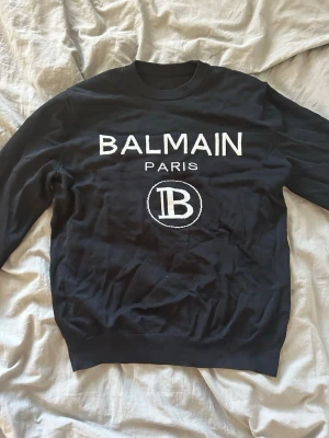 Svart Balmain Paris crewneck  - Svart Balmain Paris crewneck.