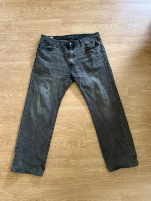  Levis jeans  - Ett par Levis jeans i storlek w38 L32