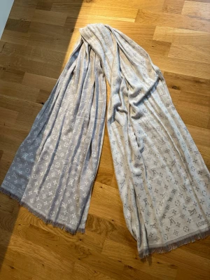  sjalar med monogram - Passar alla årstider 250 styck 