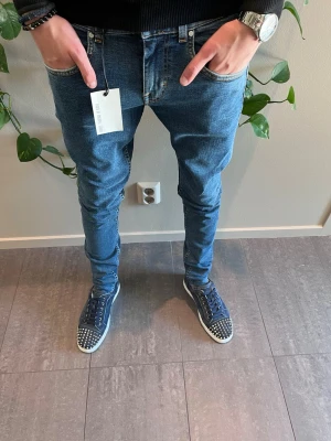 Tiger of Sweden jeans nya - Helt nya jeans ifrån tiger of Sweden med prislappen kvar på. Storleken är W29 L34 i modellen slim. Kvitto kan visas privat