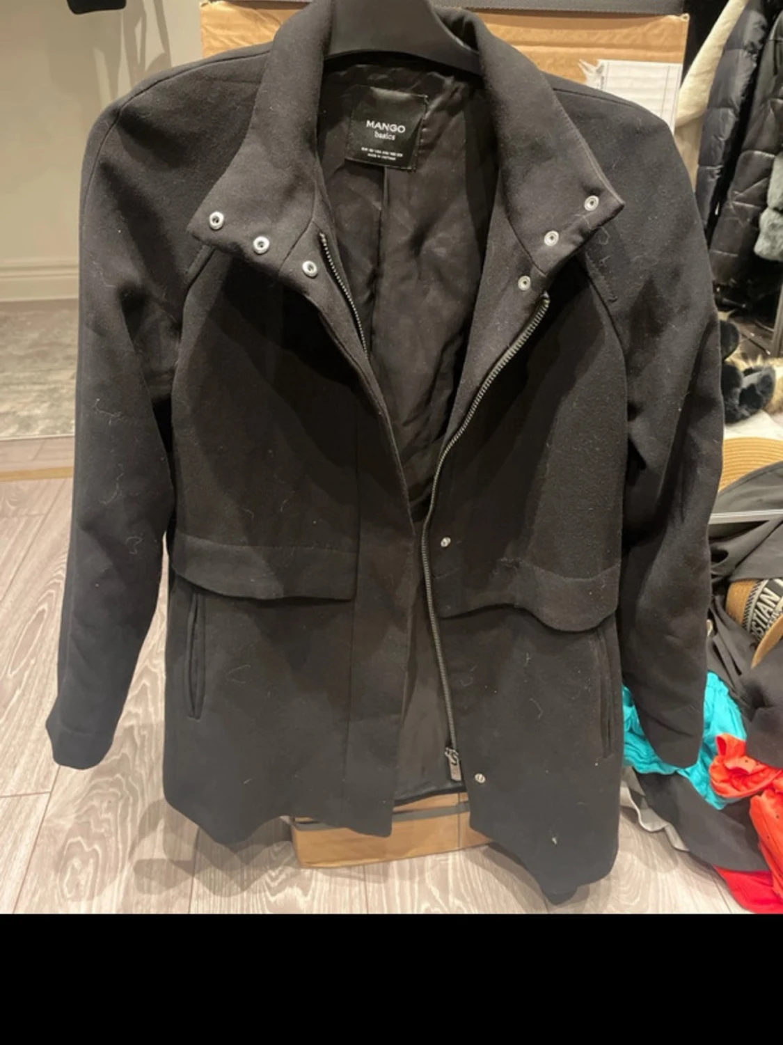 Svart kappa från Mango Basics