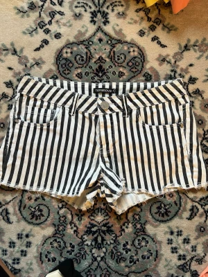 Snygga lågmidjade unika shorts  - Super snygga 