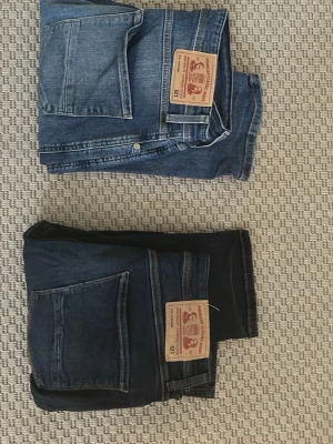 Mörkblå slim fit jeans - Jättebra skick 1 för 100 båda för 160