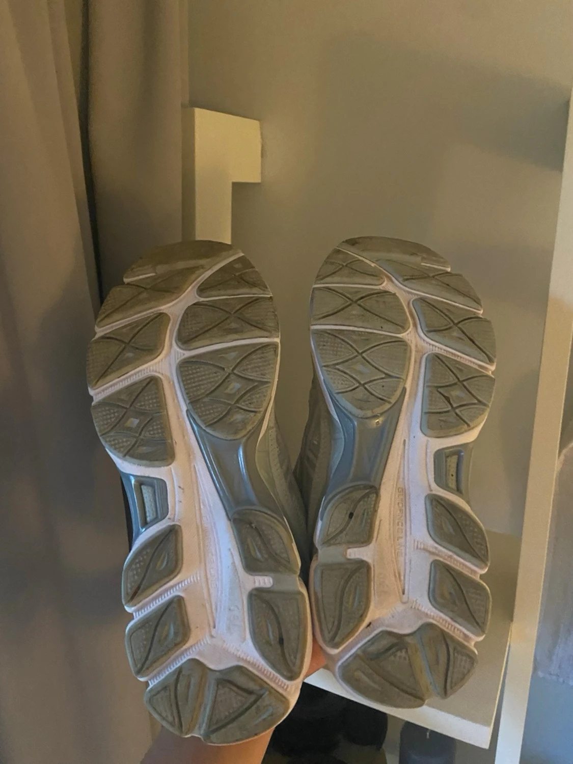 Gråa Asics  - 3