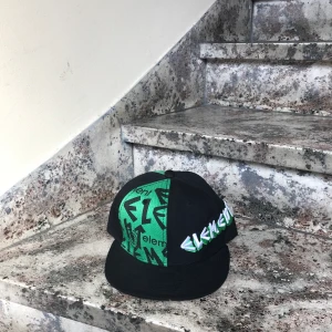 Keps - En jättecool keps. Har  2x strl: 56cm 🌲💚