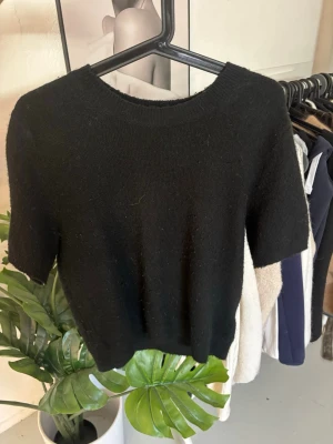 Svart stickad t-shirt - Svart stickad trekvartsärmad/t-shirt från h&m