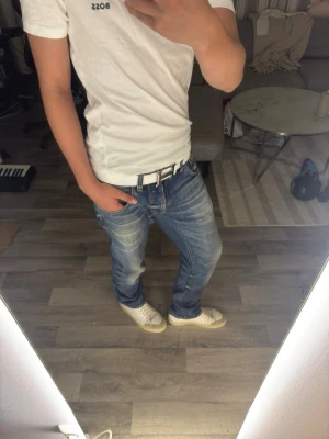 Nudie Jeans, Grim Tim - Nudie jeans med riktigt fin wash och fades.  Endast en minimal fläck vid höger lår. Storlek: 32/30. Kvalité: 9/10. Pris kan diskuteras.