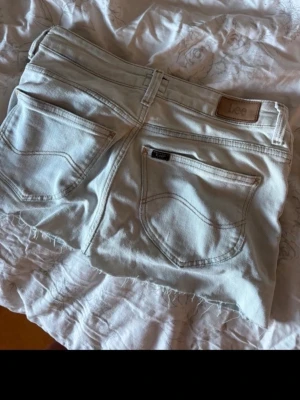 Ljusblå jeans kjol från Lee - jätte snygg ljusblå jeans kjol från Lee