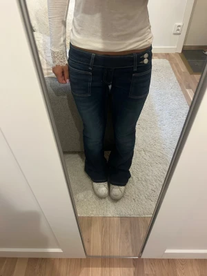  Bootcut jeans - Säljer dessa mörkblå gina jeansen i storlek 152 då dom inte kommit till användning, de är aldrig använda utan bara provade. Kan sänka priset!💕