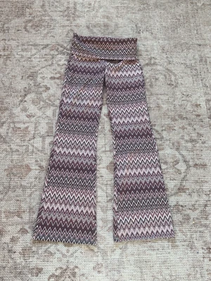 Missoni print yoga pants  - Superfina yogabyxor från Kappahl med missoni mönster! De är storlek 158 men passar mig som har XS!🩷