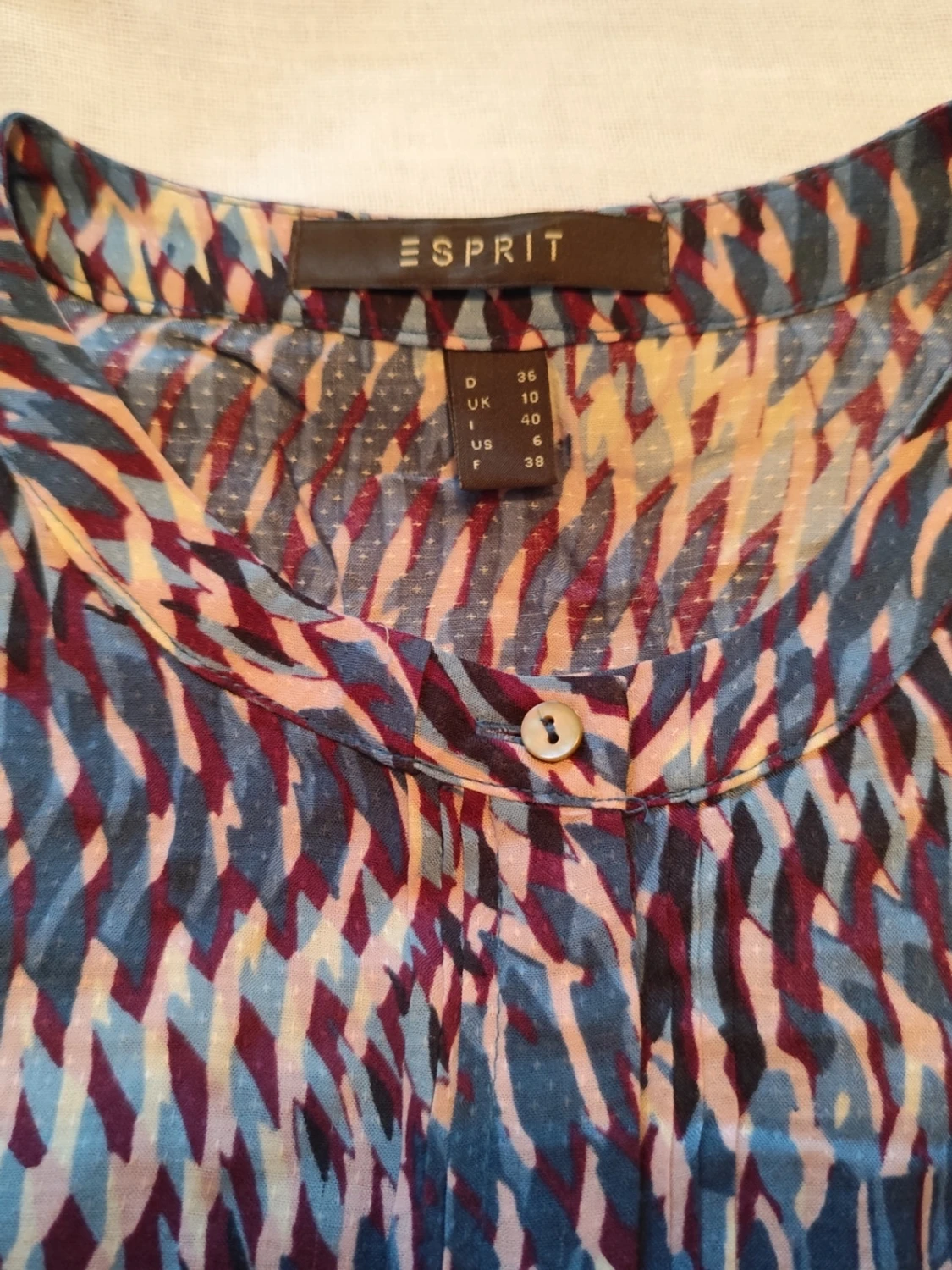 Mönstrad blå och röd skjorta, från Esprit  - 3