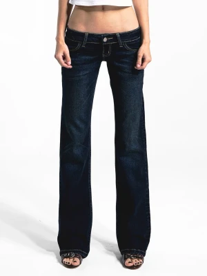 Embrace K low rise bootcut jeans (Nya) - Snygga mörkblåa bootcut jeans från märket EMBRACE K. Jeansen har superlåg midja och detaljerade bakfickor med nitar. Helt nya men säljer för att dom tyvärr var för små för mig. De är i storlek XS/31 men är ganska små i storlek!!💕💕