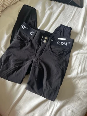 Svarta leggings från CRW - Säljer ett par svarta ridbyxor från CRW bra kvalite 