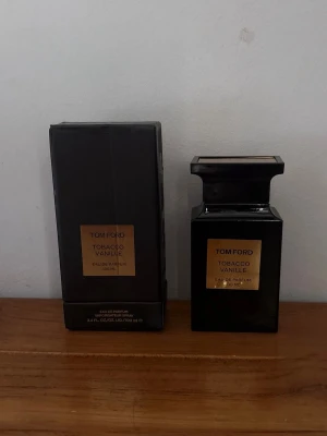 Tom Ford  - Säljer en riktigt fräsch parfym som har använts 2-3 sprej, parfymen är r€p 
