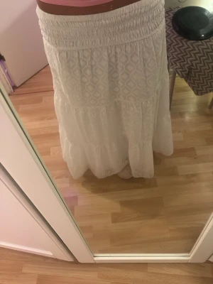 super snygg långkjol💓💓 - säljer den här as snygga långkjolen!! använd några fåtal gånger bara, passar mig perfekt i längden och är ca 162
