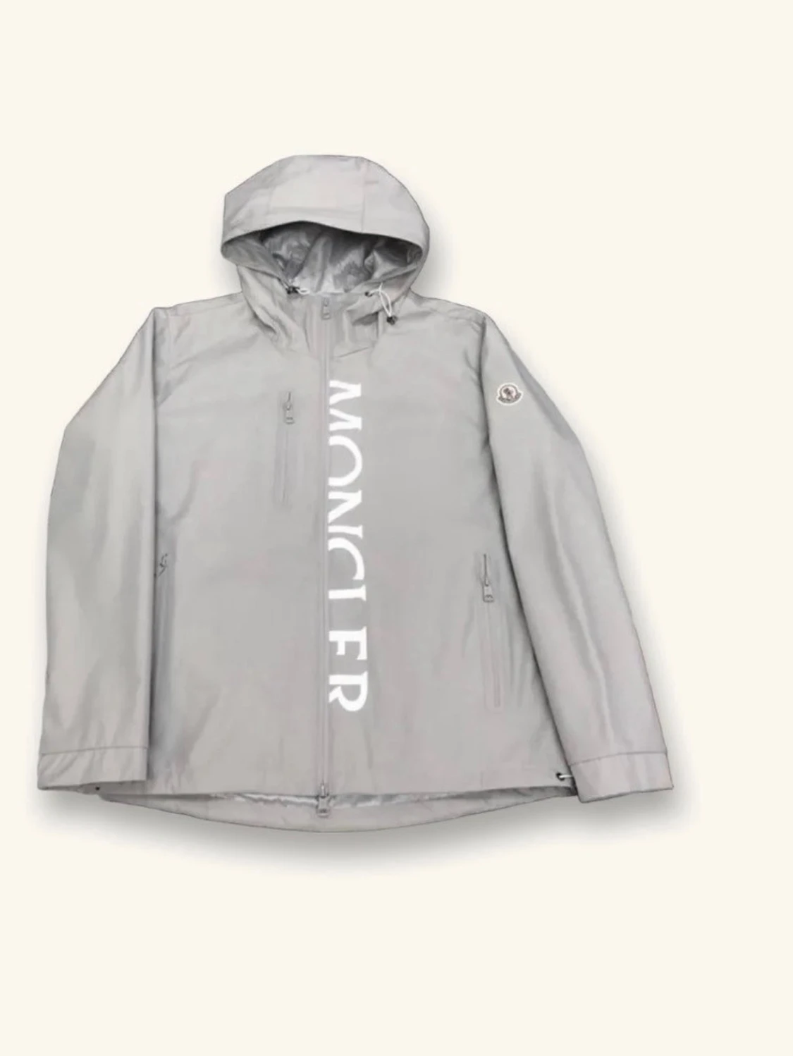 Grå vindjacka med huva från Moncler