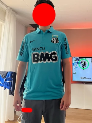 Turkos Santos Neymar Jr matchtröja - Säljer  Santos  matchtröja från Nike med Neymar Jr och nummer 11 på ryggen. 