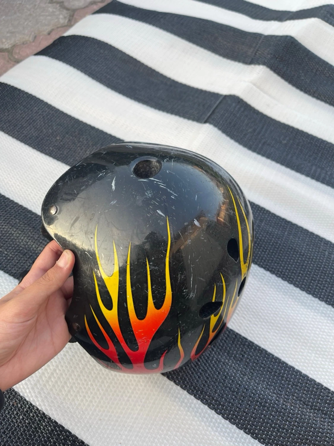 Cykelhjälm med eldflammor - 2