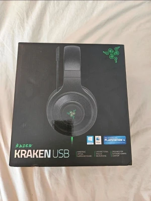 Razer kraken hörlurar - Säljer brorsans galmla gaming Hörlurar då de ej används. Lite slita på sina stället men fungerar precis som de ska. Tråkade hörlurar med usb port. Sladd + mick medföljer. Modell 7.1 tror jag 