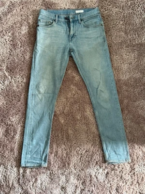 Tiger of Sweden jeans  - Sjukt snygga tiger of Sweden jeans i pistolero i w28 L32! Köpta för 1799kr men hos oss hittar du dem för endast 349kr! Först till kvarn! Mycket fint skick! 