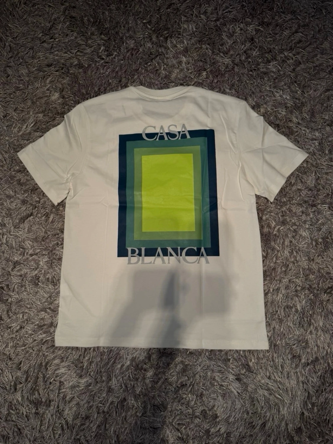 Vit t-shirt med grafiskt tryck - 1