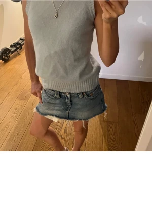 Jeanskjol💕💕 - Säljer denna super snygga jeanskjol från weekday💕 Passar till allt o är i bra skick💕 