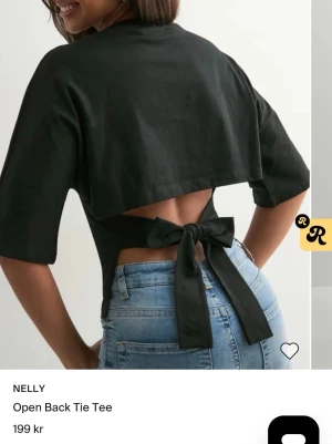 Populär Nelly tröja med knyt i ryggen - Jättefin T-shirt med knyte i ryggen passar till dom flesta outfits och perfekt för skolstarten