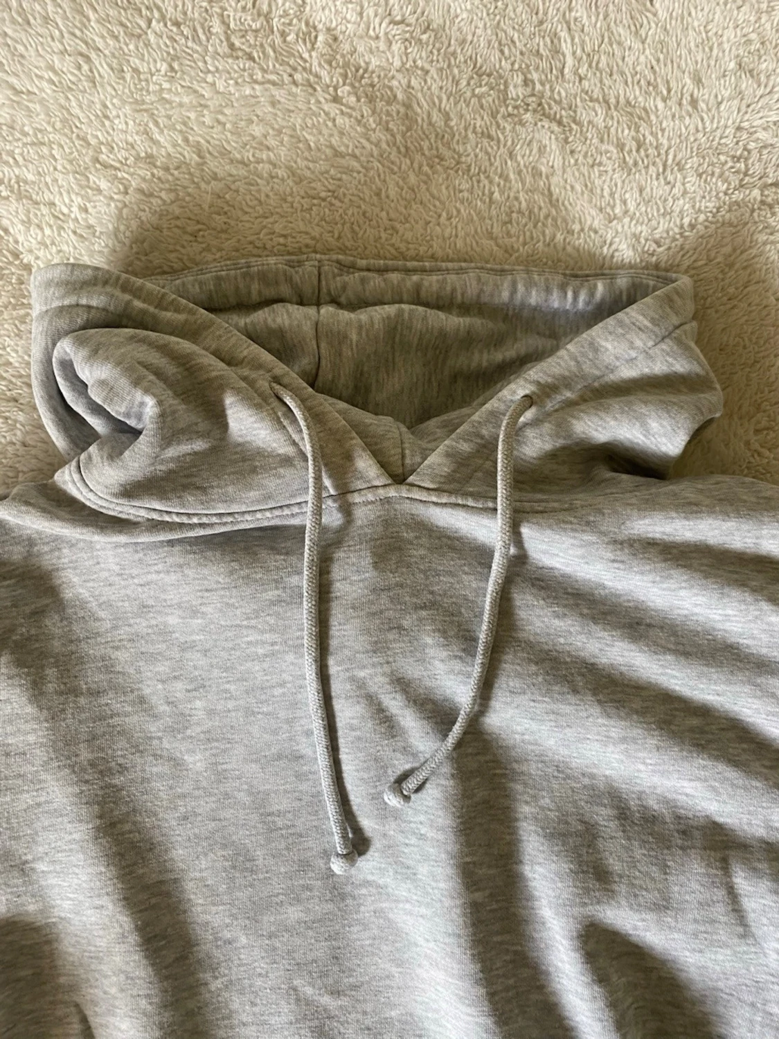 Ljusgrå hoodie - 1