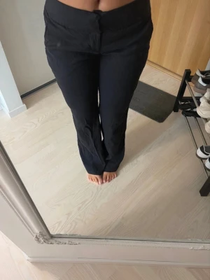 Madlady linnebyxor  - Aldrig använda. Är 172 cm. Modellen tall.