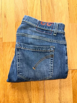 Dondup George Jeans - Ljusblåa Dondup George | Skick 8,5/10 | W32 | Pris: 479kr | Hör av er vid intresse eller frågor!