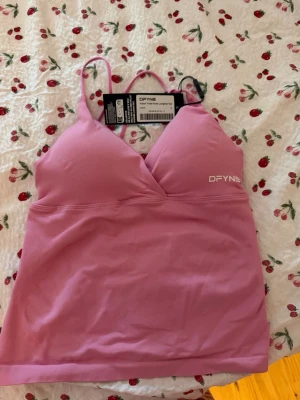Dfyne top - Säljer min dfyne vision top i färgen lotus då den inte passar mig, den är endast testad och aldrig använd så lappen sitter kvar💕🥰