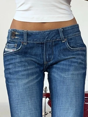 Diesel jeans - Vintage diesel i nyskick💞midjemått 85cm (41cm rakt över)💞 innerbenslängd 84cm💞 för stora på mig. Jag är 165
