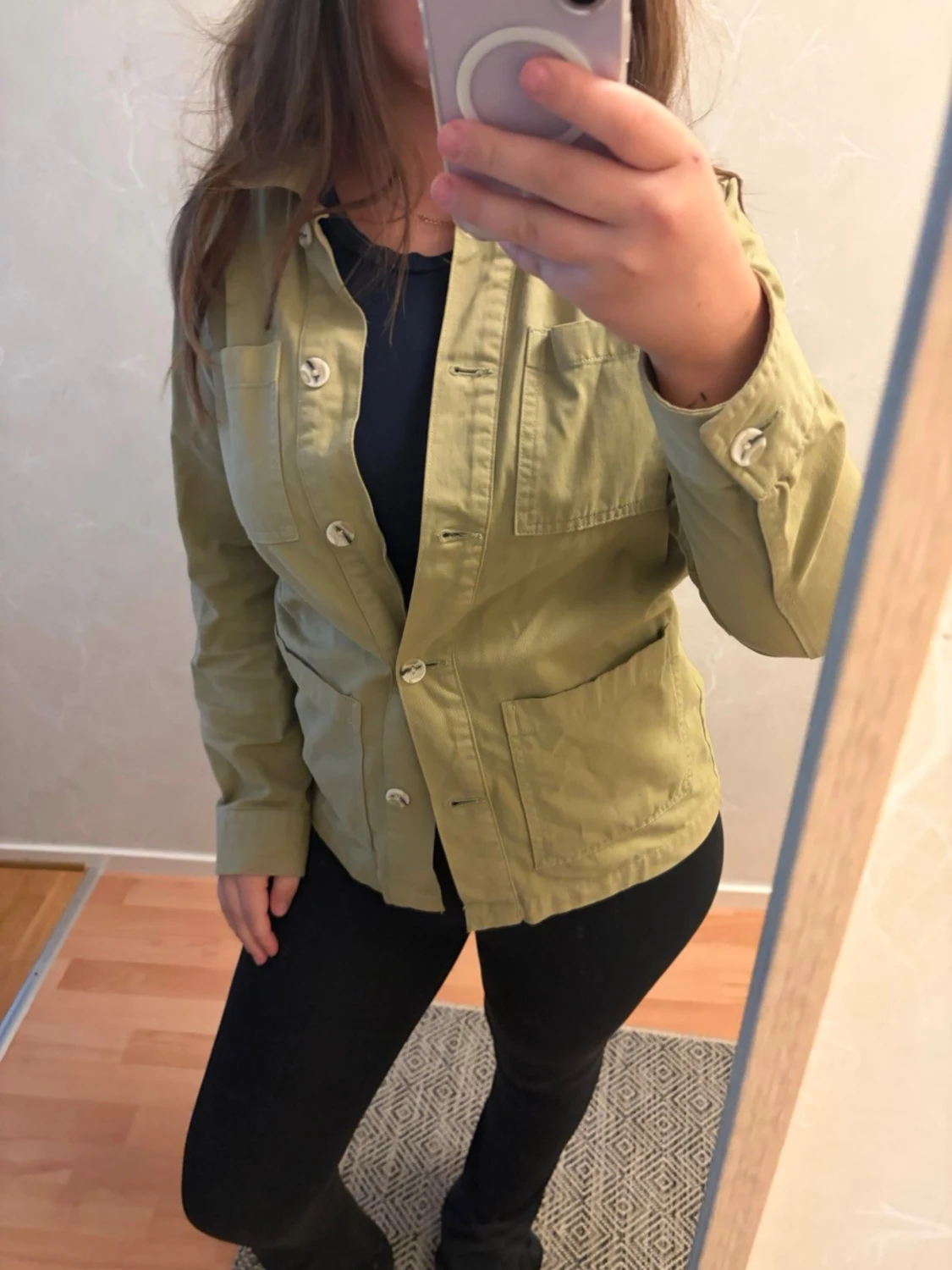 Ljusgrön jeansjacka med knappar