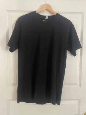 Dave t shirt - Dave t shirt från we’re all alone in this together 