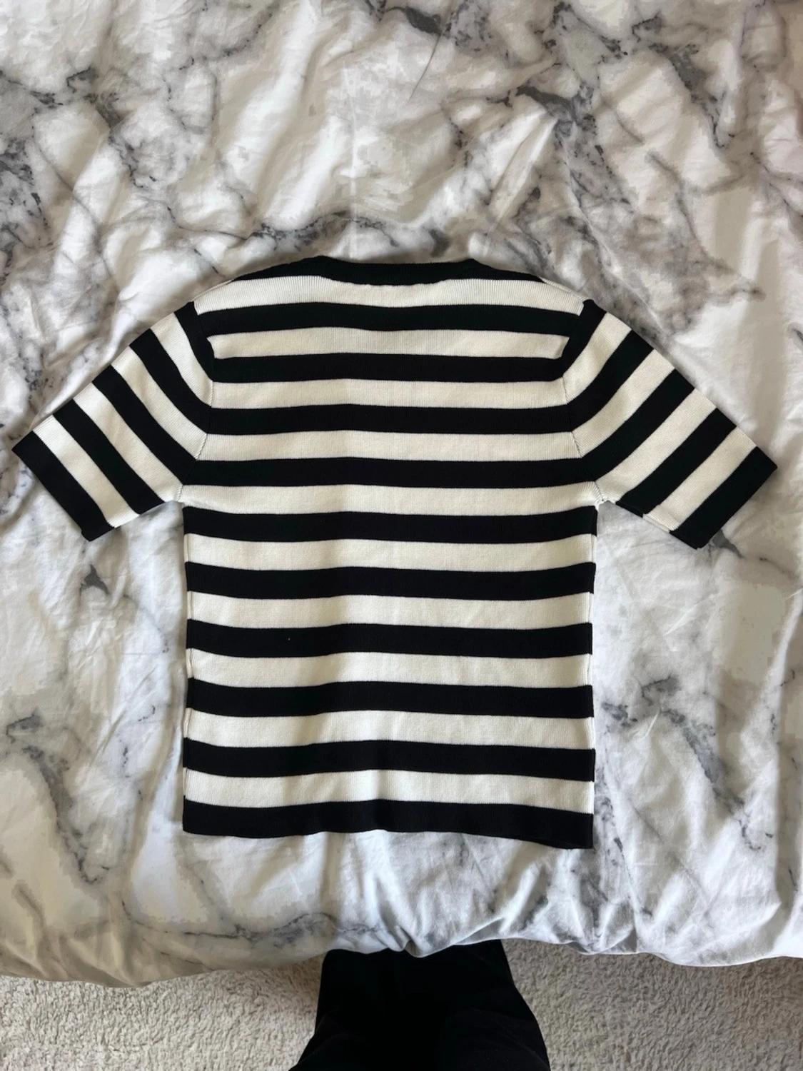 Randig svartvit t-shirt - 1