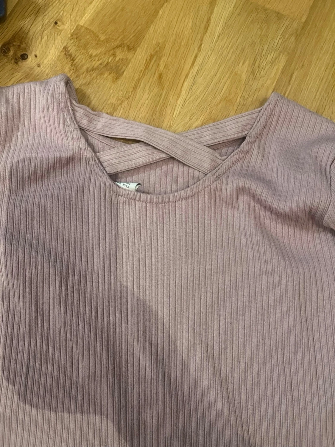 Basic tröja med fin detalj i bak - 1